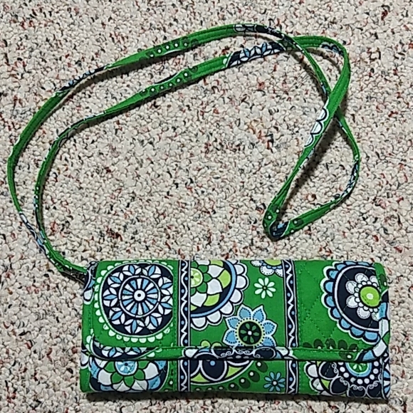 Vera Bradley Handbags - Vera Bradley crossbody purse